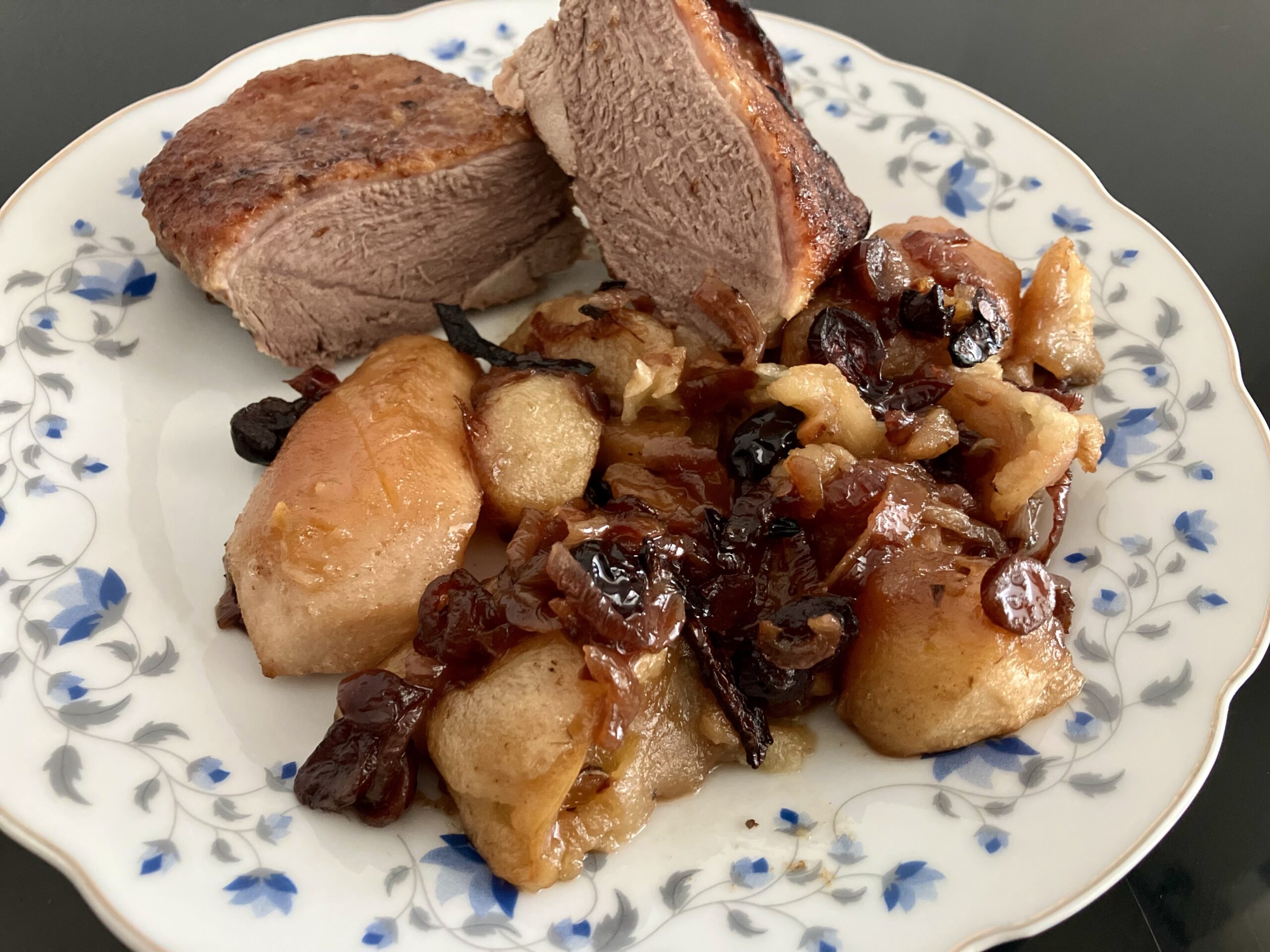 Kacza pierś z jabłkami